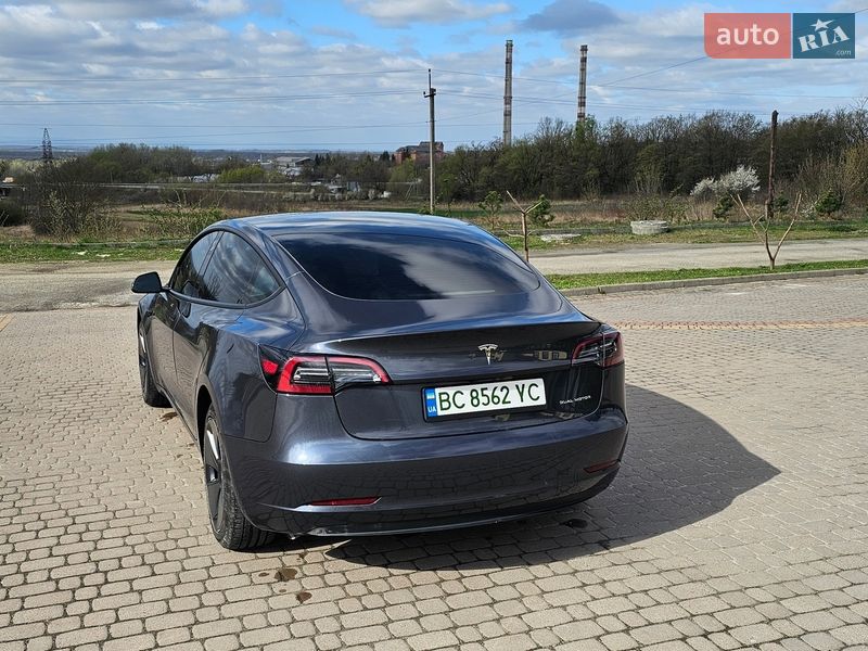 Седан Tesla Model 3 2023 в Львові