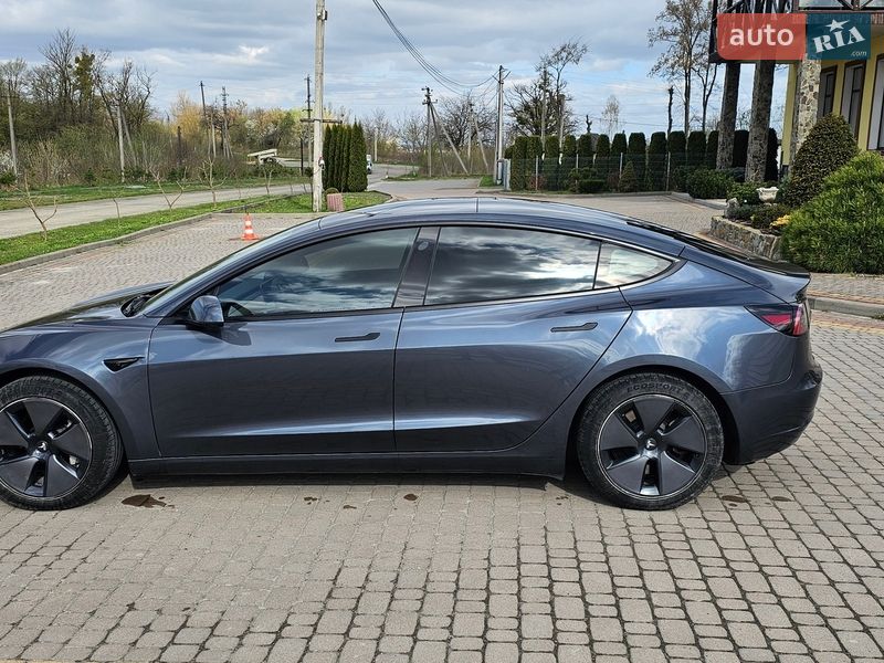 Седан Tesla Model 3 2023 в Львові