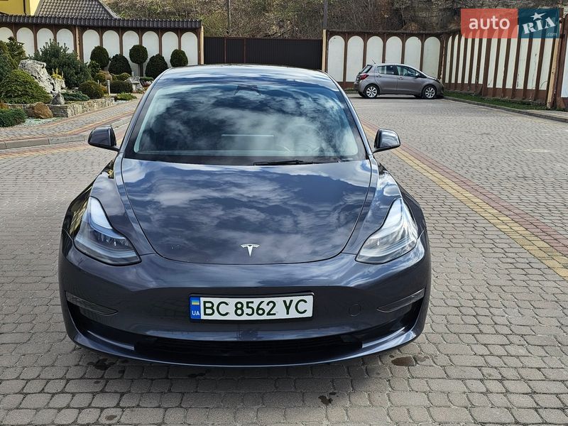 Седан Tesla Model 3 2023 в Львові