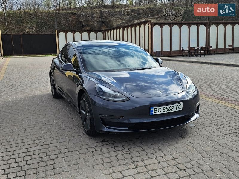 Седан Tesla Model 3 2023 в Львові