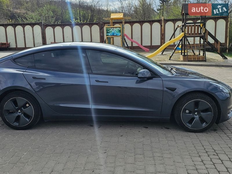Седан Tesla Model 3 2023 в Львові