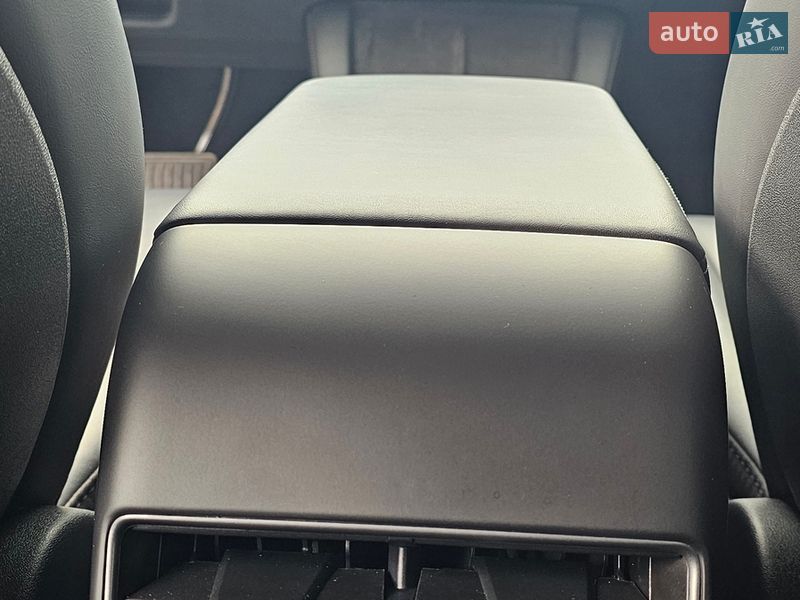 Седан Tesla Model 3 2023 в Львові