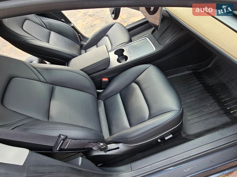 Седан Tesla Model 3 2023 в Львові