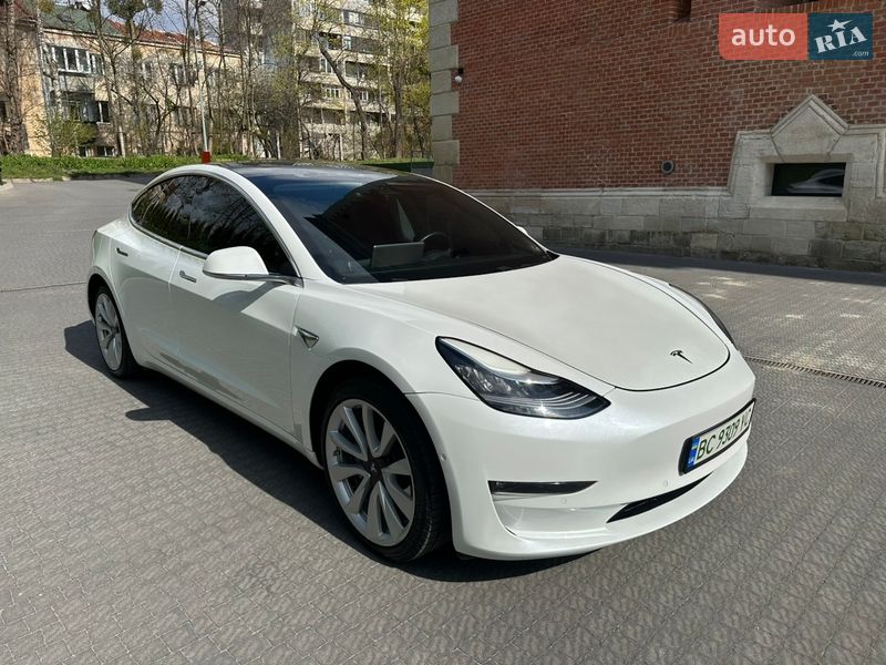 Седан Tesla Model 3 2019 в Львові