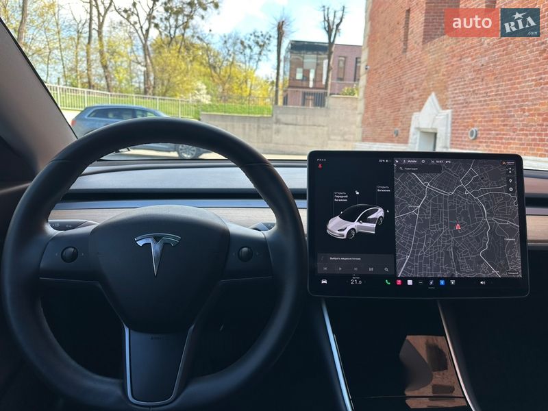 Седан Tesla Model 3 2019 в Львові