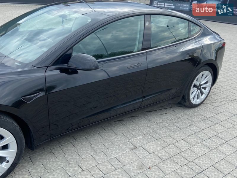 Седан Tesla Model 3 2022 в Львове
