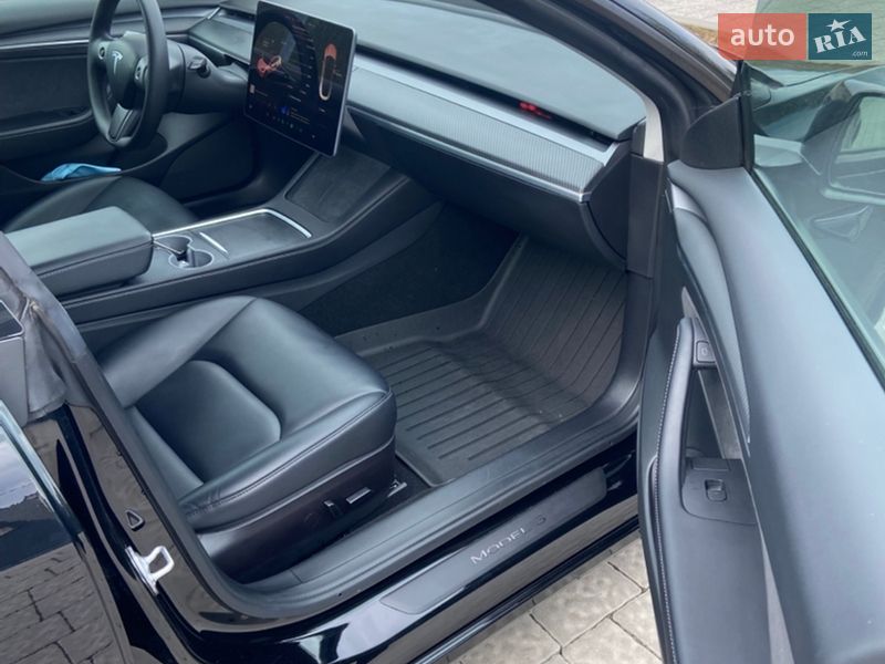Седан Tesla Model 3 2022 в Львове