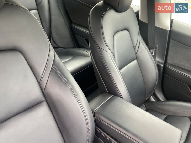 Седан Tesla Model 3 2022 в Львове