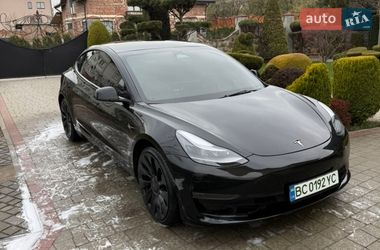 Седан Tesla Model 3 2023 в Львове