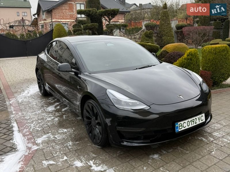 Седан Tesla Model 3 2023 в Львове
