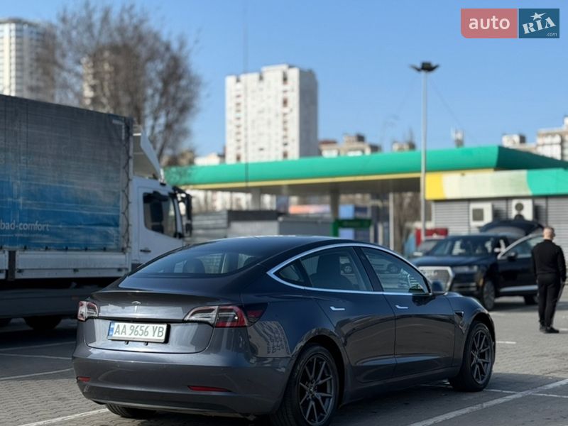 Седан Tesla Model 3 2018 в Києві