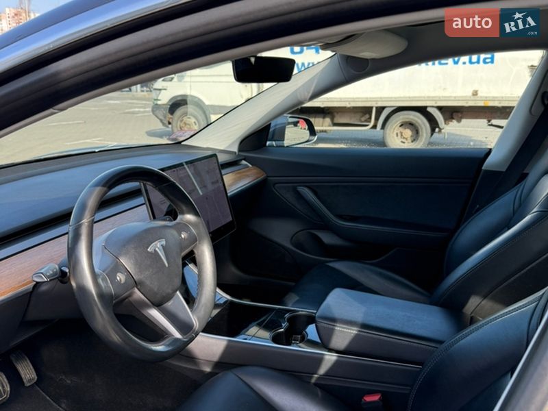Седан Tesla Model 3 2018 в Києві
