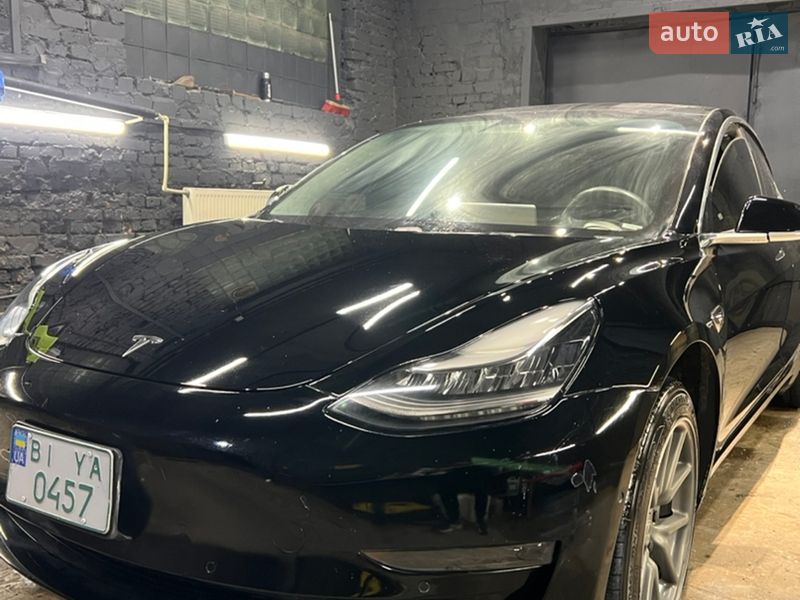 Седан Tesla Model 3 2019 в Овручі