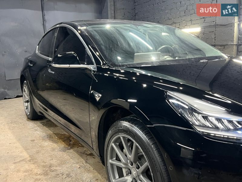 Седан Tesla Model 3 2019 в Овручі