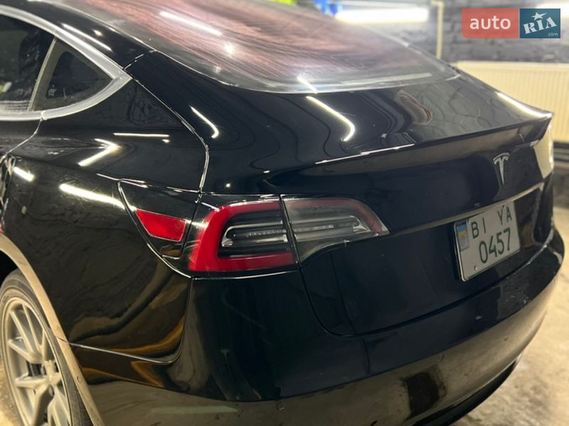 Седан Tesla Model 3 2019 в Овручі