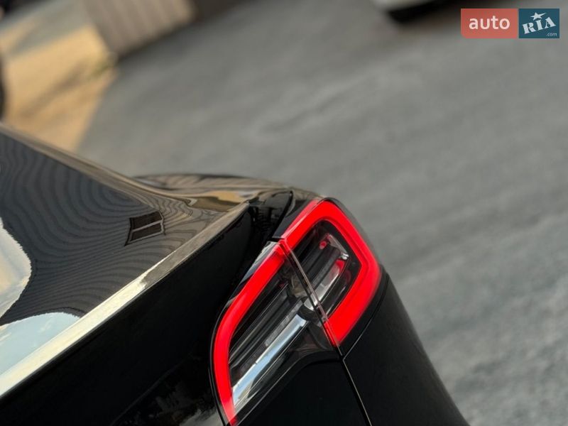 Седан Tesla Model 3 2021 в Киеве