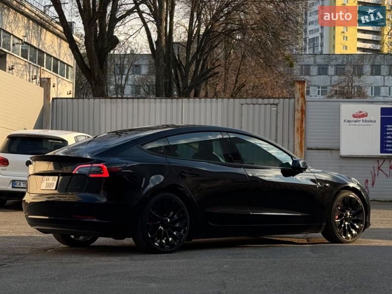 Седан Tesla Model 3 2021 в Киеве