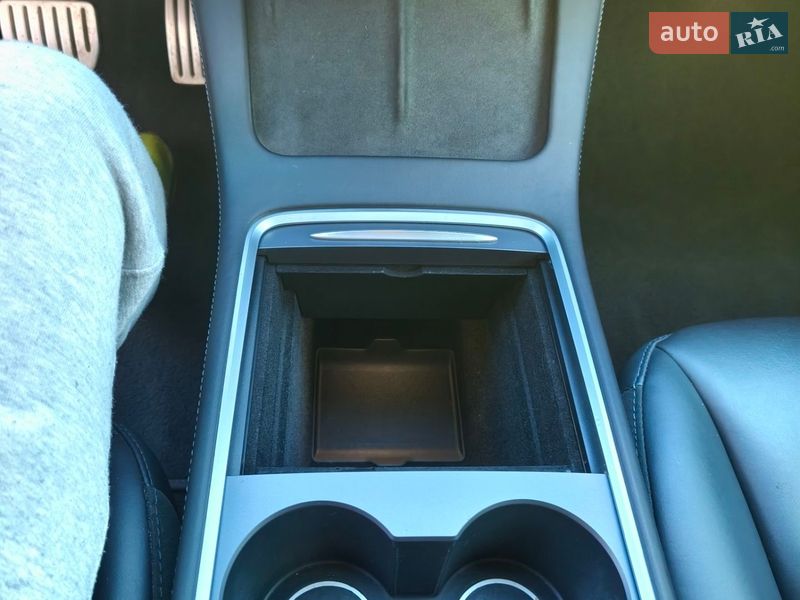 Седан Tesla Model 3 2021 в Киеве