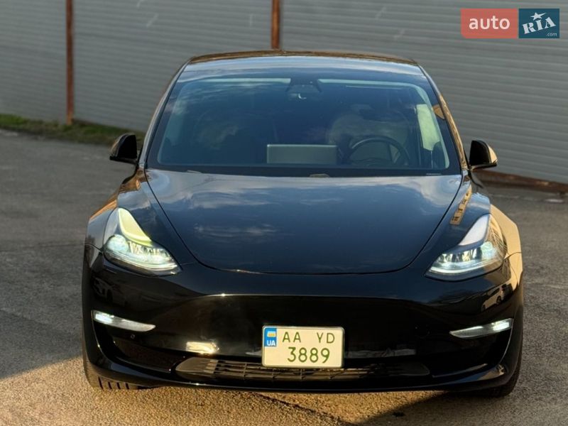 Седан Tesla Model 3 2021 в Киеве