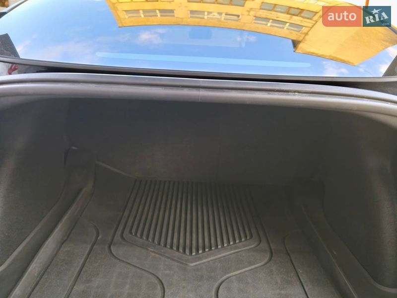 Седан Tesla Model 3 2021 в Киеве