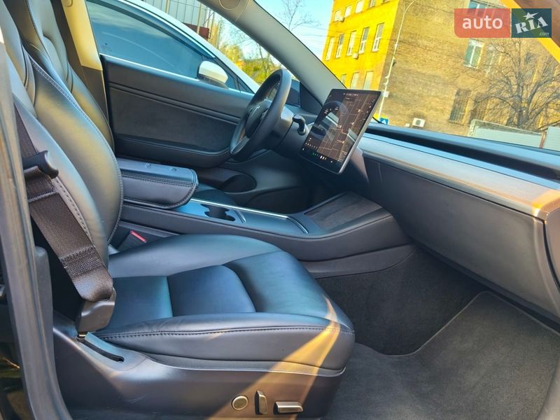 Седан Tesla Model 3 2021 в Киеве