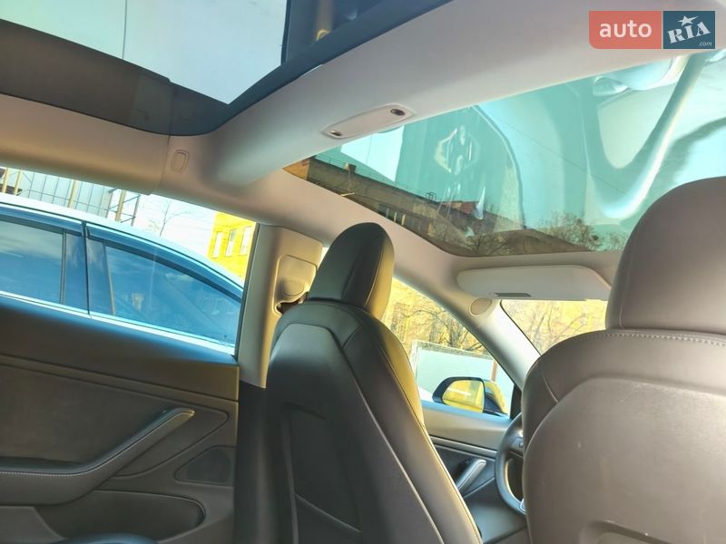 Седан Tesla Model 3 2021 в Киеве