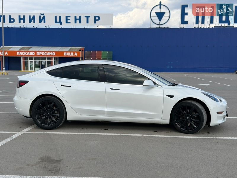 Седан Tesla Model 3 2020 в Кам'янець-Подільському