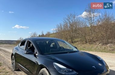 Седан Tesla Model 3 2022 в Монастириській