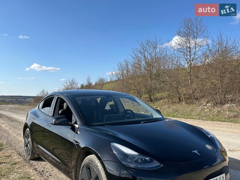 Седан Tesla Model 3 2022 в Монастириській