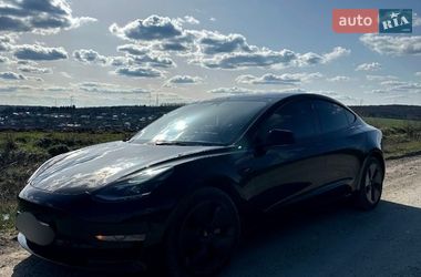 Седан Tesla Model 3 2022 в Монастириській