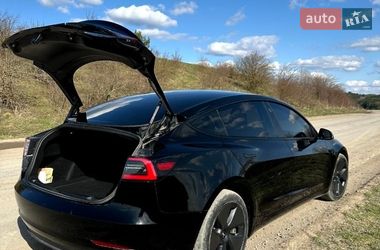 Седан Tesla Model 3 2022 в Монастириській