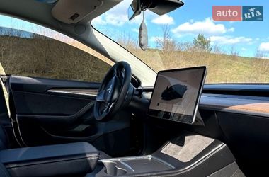 Седан Tesla Model 3 2022 в Монастириській