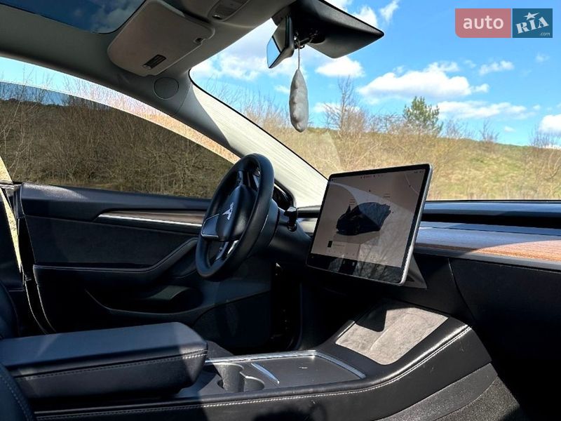 Седан Tesla Model 3 2022 в Монастириській