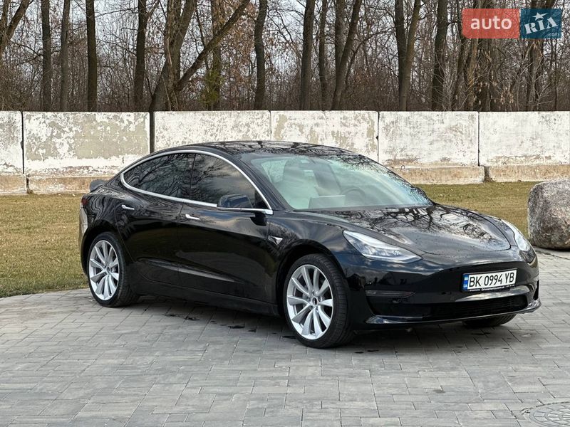 Седан Tesla Model 3 2018 в Луцке