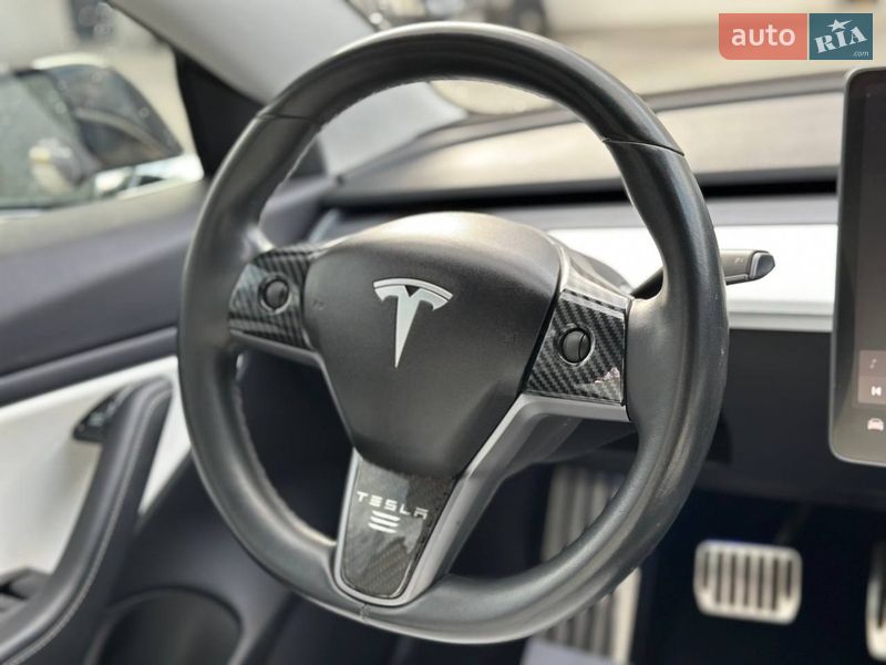 Седан Tesla Model 3 2018 в Луцке