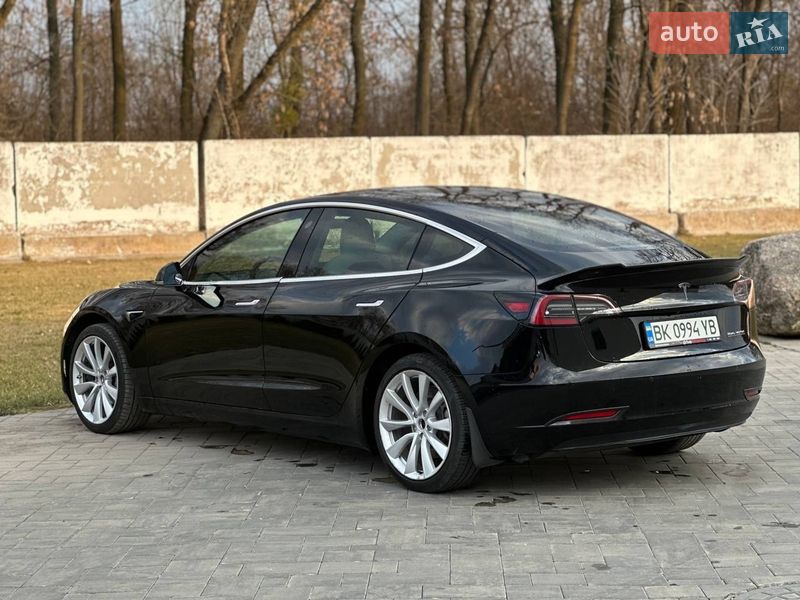 Седан Tesla Model 3 2018 в Луцке