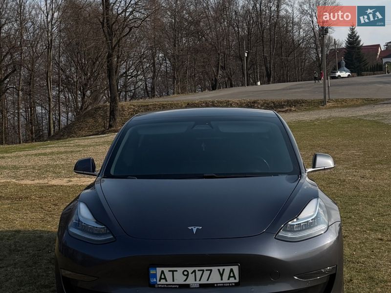 Седан Tesla Model 3 2019 в Долине