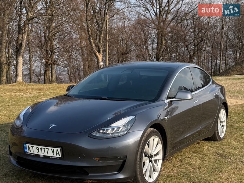 Седан Tesla Model 3 2019 в Долине