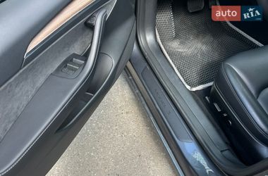 Седан Tesla Model 3 2023 в Полтаве