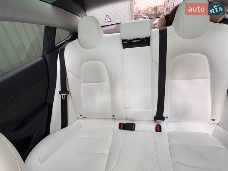Седан Tesla Model 3 2021 в Киеве