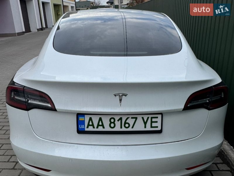 Седан Tesla Model 3 2021 в Киеве