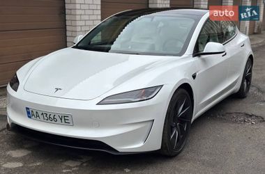 Седан Tesla Model 3 2025 в Киеве
