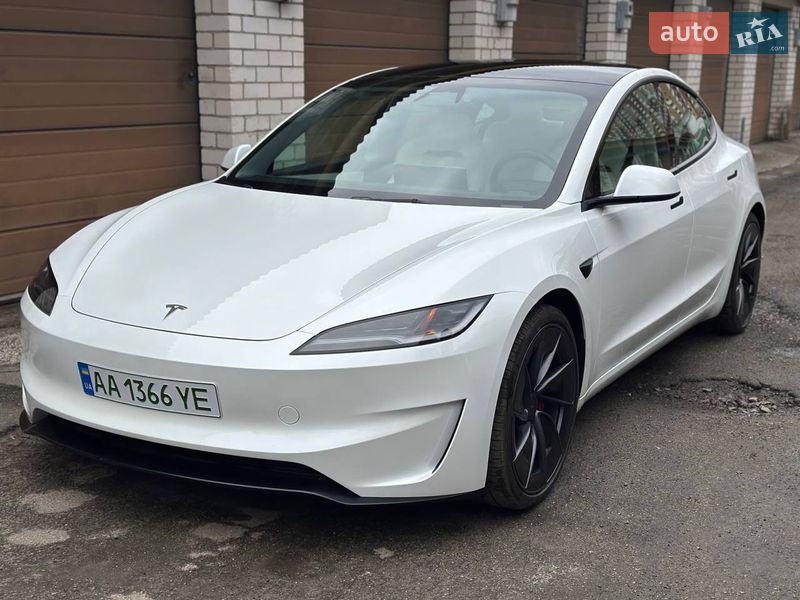 Седан Tesla Model 3 2025 в Києві