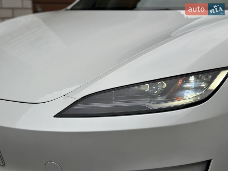 Седан Tesla Model 3 2025 в Києві