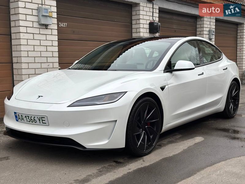 Седан Tesla Model 3 2025 в Києві