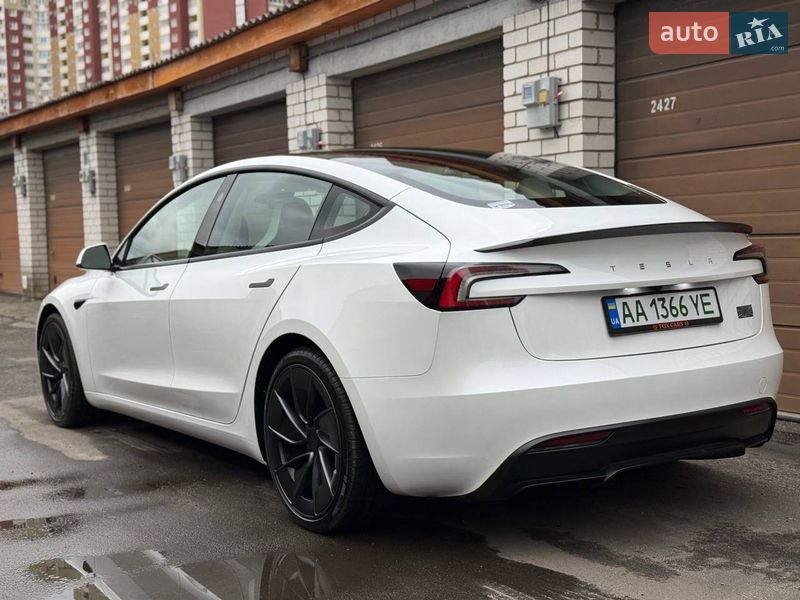 Седан Tesla Model 3 2025 в Києві