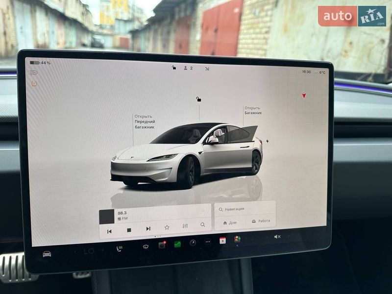 Седан Tesla Model 3 2025 в Києві