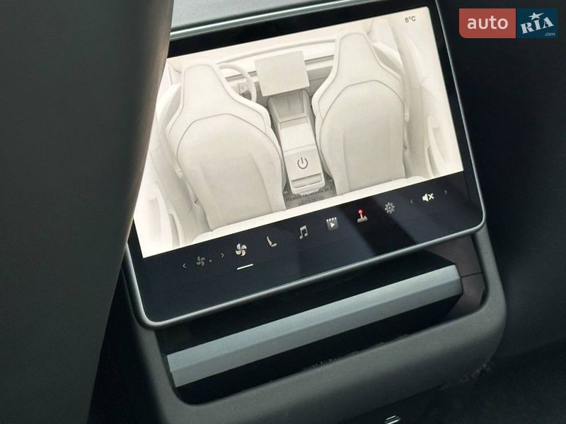 Седан Tesla Model 3 2025 в Києві