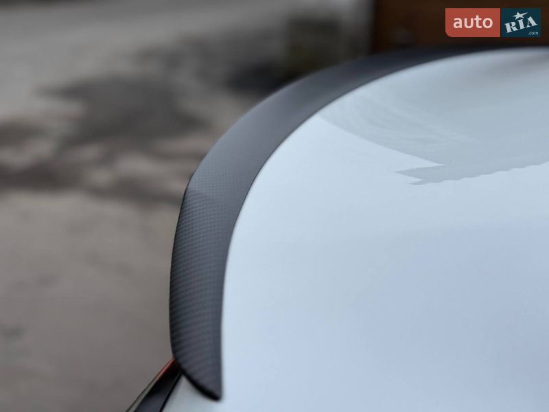 Седан Tesla Model 3 2025 в Києві