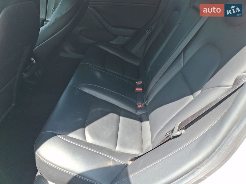 Седан Tesla Model 3 2021 в Киеве